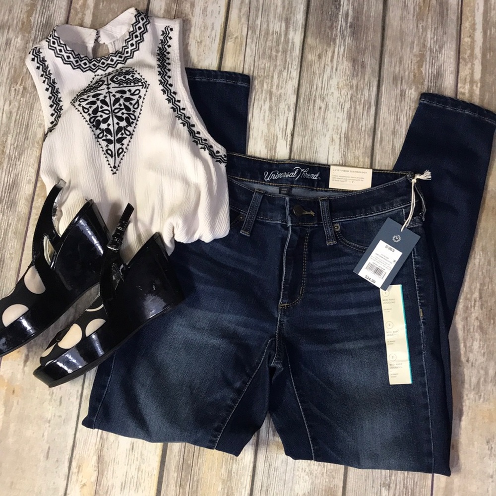 Brand new J Fit Universal Threads Jeans - Sz 2 S